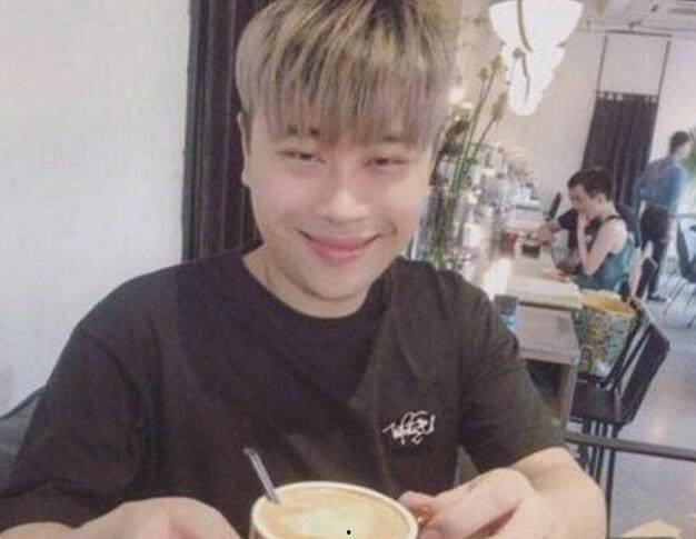 卢本伟娱乐圈爆料,揭秘明星幕后故事  第2张