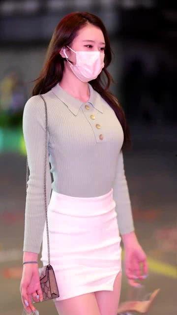 爆料小姐姐在海边的视频,小姐姐的夏日魅力瞬间  第2张